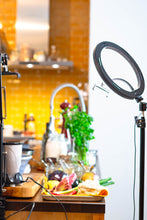 Lade das Bild in den Galerie-Viewer, Mintag, den 5.Oktober. 2026 Online Live-Cooking um 17 Uhr - Da fliegt dir das Blech weg! Kürbis Kick-Off mit Frau Bunt kocht!