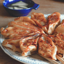 Lade das Bild in den Galerie-Viewer, Montag, den 27. Juli 2026 Online Live-Cooking um 18:00 - Gyoza & Wan-Tan! Asiatische Teigtaschen mit Nudelblätter-Trick