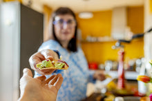 Lade das Bild in den Galerie-Viewer, Sonntag, den 23.11.2025 Online Live-Cooking um 17:00 - Essbarer Adventskranz! Grazing Board Kunstwerke mit Frau Bunt kocht!
