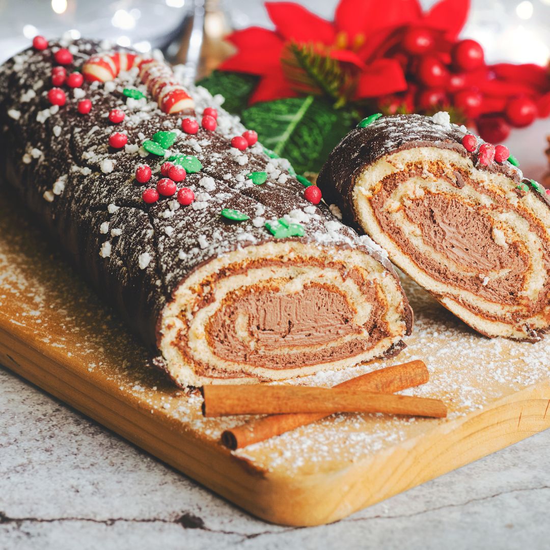 Sonntag, den 7. 12. 2025 Online Live-Cooking um 13:00 Uhr - Da rollst du vor Freude! Bûche de Noël Weihnachtszauber mit Frau Bunt kocht!