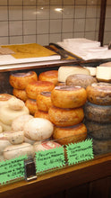Lade das Bild in den Galerie-Viewer, Samstag, den 1.11.2025 Online Live-Cooking um 18:00 - Benvenuti in Garfagnana! Meine Geburtstagsreise mit Frau Bunt kocht!
