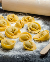 Lade das Bild in den Galerie-Viewer, Sonntag, 4. Mai 2026 - Online Live-Cooking Pasta-Sonntag! Von Gnocchi bis Ravioli - alles handgemacht!
