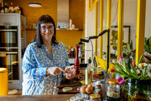 Lade das Bild in den Galerie-Viewer, Sonntag, den 8. März 2026 Online Live-Cooking um 17:00 Uhr - Da knuspert&#39;s gewaltig! Reispapier aus Ofen &amp; Airfryer mit Frau Bunt kocht!
