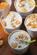 Lade das Bild in den Galerie-Viewer, Coming Soon!! Buchbar ab dem 15.10 2025 - 26.11 2025 Online Live-Cooking um 18.00 - Banoffee Pie! Der New York Klassiker aus der Magnolia Bakery mit Frau Bunt kocht!

