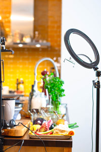 Mittwoch, den 29.10. 2025 Online Live-Cooking um 18 Uhr - Da fliegt dir das Blech weg! Kürbis Kick-Off mit Frau Bunt kocht!