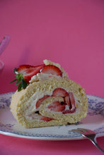 Lade das Bild in den Galerie-Viewer, Sonntag, 24. Mai 2026 Online Live-Cooking um 15:00 Uhr - Erdbeerzeit! Biskuitrolle mit Tonkabohnen-Frischkäse-Ganache &amp; frischen Erdbeeren!
