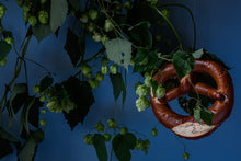 Lade das Bild in den Galerie-Viewer, Samstag, den 20.9.2025 Online Live-Cooking um 17:00 - Echtes Wiesn-Feeling zum kleinen Preis! Oktoberfest Sause mit Frau Bunt kocht!
