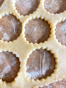 Donnerstag, den 23.10.2025 Online Live-Backen um 18:00 - Ochsenaugen & Mürbeteig-Perfektion! Mit Frau Bunt kocht!