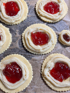 Donnerstag, den 23.10.2025 Online Live-Backen um 18:00 - Ochsenaugen & Mürbeteig-Perfektion! Mit Frau Bunt kocht!