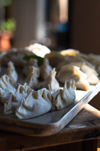 Sonntag, den 01.02.2025 Online Live-Cooking um 17:00 - Gyoza & Wan-Tan! Asiatische Teigtaschen mit Nudelblätter-Trick mit Frau Bunt kocht!