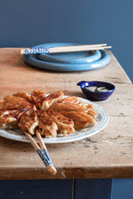 Lade das Bild in den Galerie-Viewer, Sonntag, den 01.02.2025 Online Live-Cooking um 17:00 - Gyoza &amp; Wan-Tan! Asiatische Teigtaschen mit Nudelblätter-Trick mit Frau Bunt kocht!
