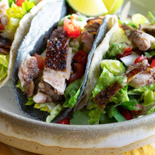 Lade das Bild in den Galerie-Viewer, Samstag, den 29.August 2026 Online Live-Cooking um 16:00 - ¡Viva México! Authentische Tacos mit Frau Bunt kocht!
