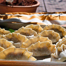 Lade das Bild in den Galerie-Viewer, Montag, den 27. Juli 2026 Online Live-Cooking um 18:00 - Gyoza &amp; Wan-Tan! Asiatische Teigtaschen mit Nudelblätter-Trick
