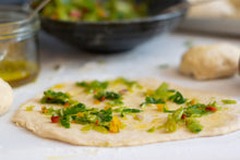 Lade das Bild in den Galerie-Viewer, Sonntag, den 7.9.2025 Online Live-Cooking um 17:00 - Israelische Aromen! Authentische Küche der Levante mit Frau Bunt kocht!

