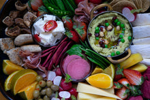 Lade das Bild in den Galerie-Viewer, Sonntag, den 23.11.2025 Online Live-Cooking um 17:00 - Essbarer Adventskranz! Grazing Board Kunstwerke mit Frau Bunt kocht!
